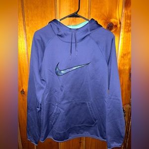 Like new women’s Nike pullover sweatshirt